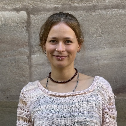 Frau Simge Sakalli